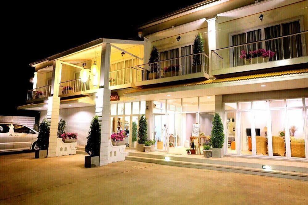 Baan Iyara Hotel Nan Luaran gambar