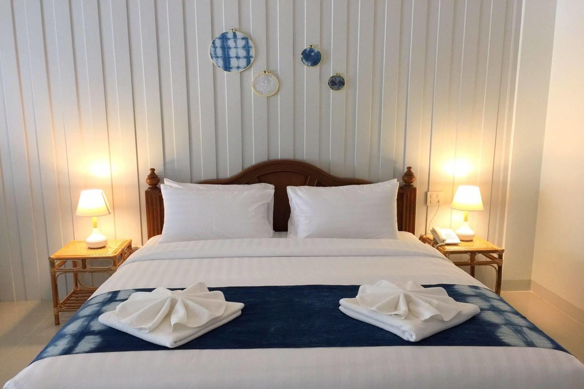 Baan Iyara Hotel Nan Luaran gambar
