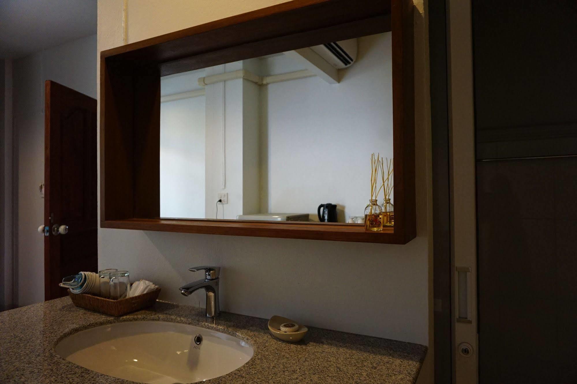 Baan Iyara Hotel Nan Luaran gambar